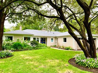 724 Hunter Rd, Glenview, IL 60025