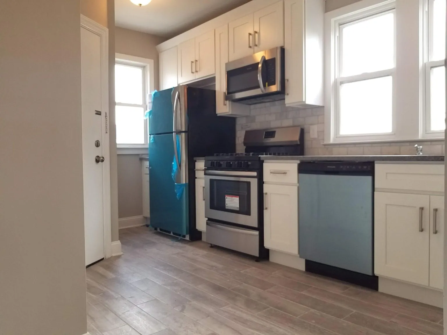 3 bed, $2,400 — Photo 3