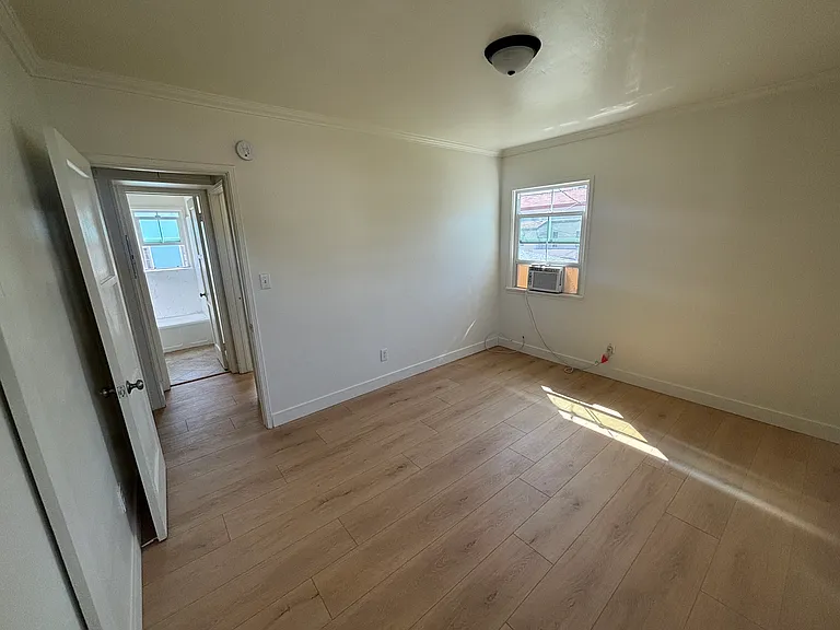 1021 1/2 S Glenoaks Blvd #1021-1/2 — Photo 17