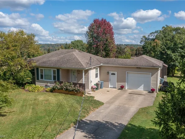 469 Golf Dr SE, Brookfield, OH 44403