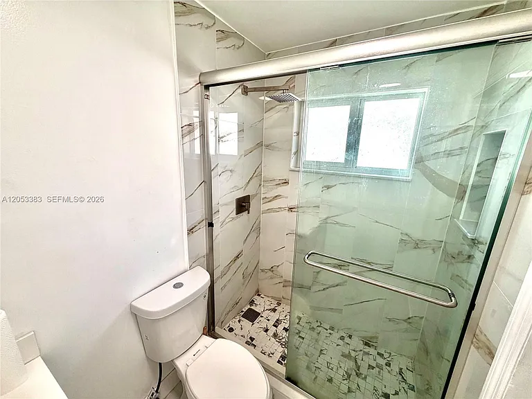 905 SE 13th St #2 — Photo 15