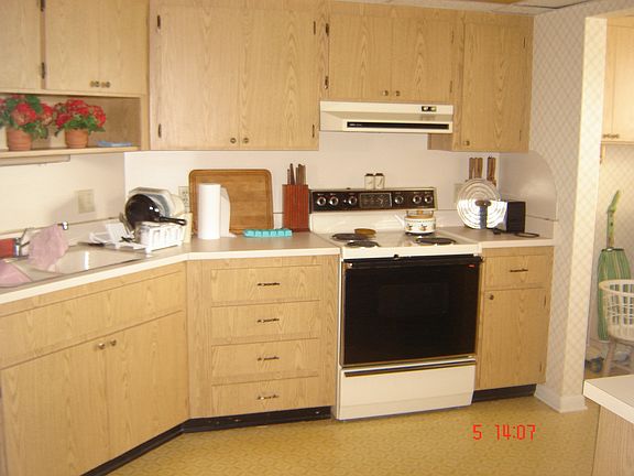 2nd image of 512 Lake Clay Dr S