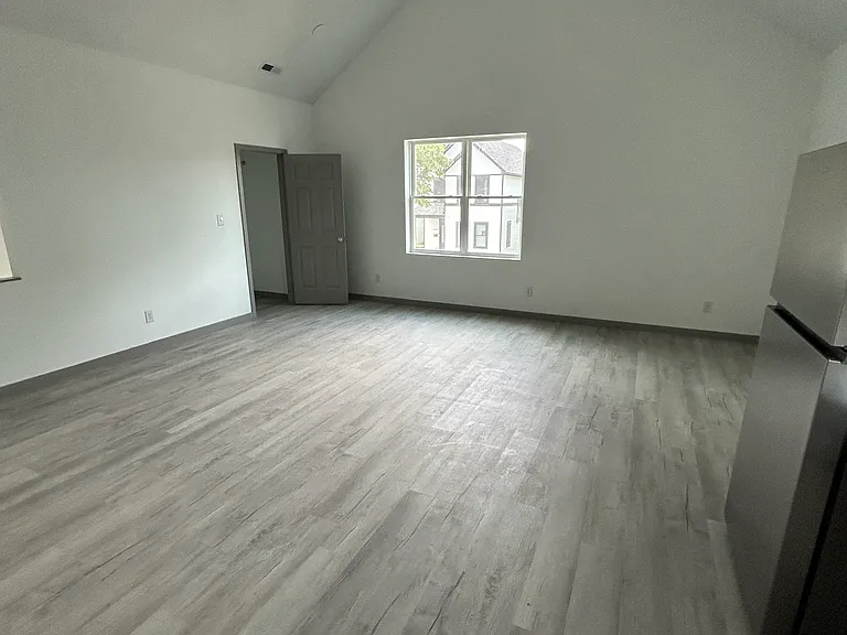 237 Iowa St — Photo 5