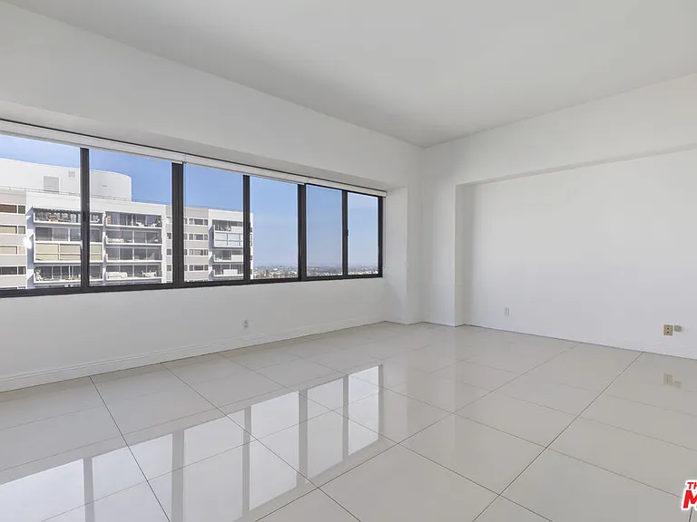 10445 Wilshire Blvd #905 — Photo 12