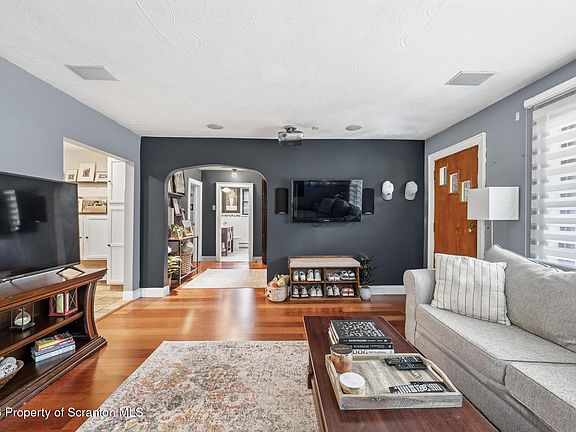 5th image of 724 Gibbons St
