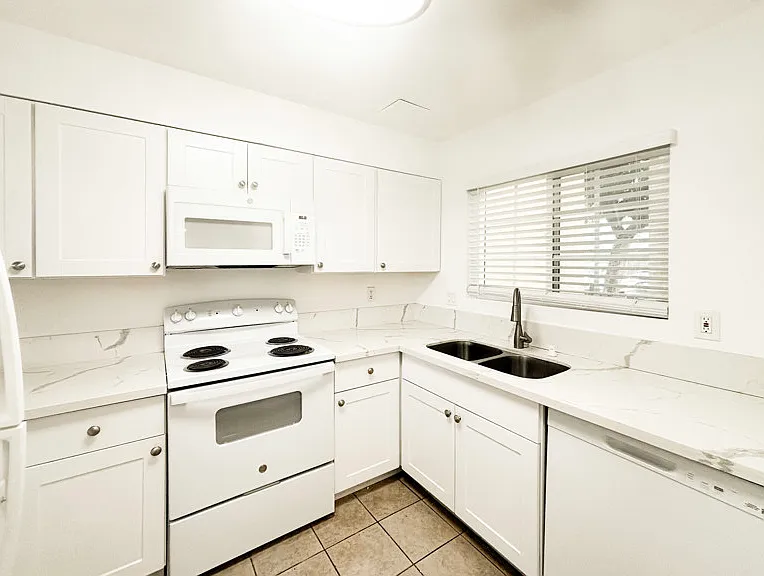 8850 Olive Ln #25 — Photo 2
