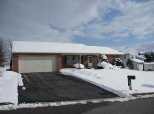 19 Brian Dr, Lititz, PA 17543