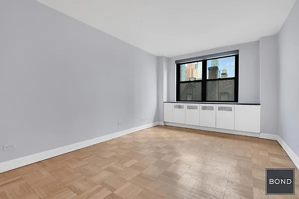 Sold by Bond New York | media 12