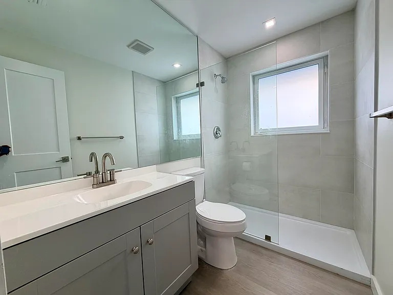 2070 NE 56th St #1 — Photo 14