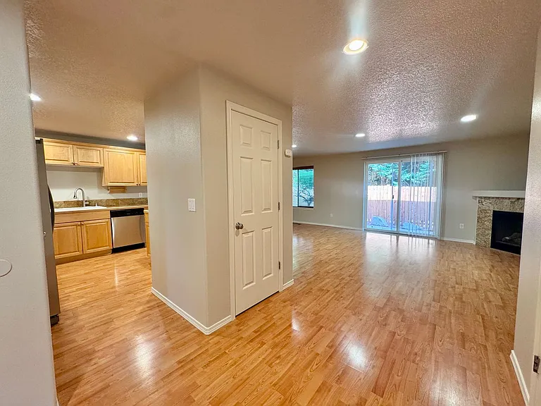 8007 NE 38th Ave — Photo 14