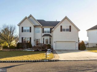 33 Oakhurst Ln, Mount Laurel, NJ 08054