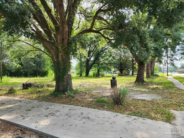 1735 College St, Flomaton, AL 36441