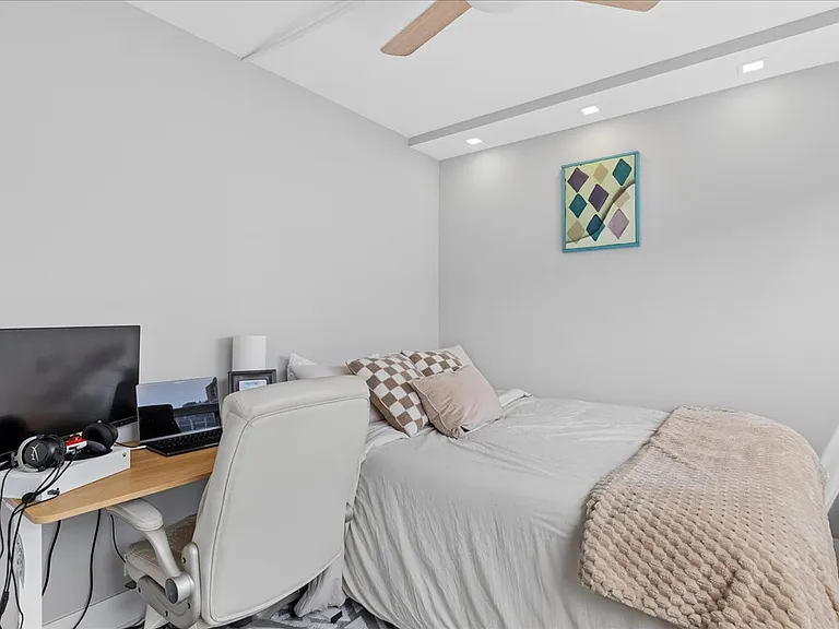 1355 N Sandburg Ter #706D — Photo 2