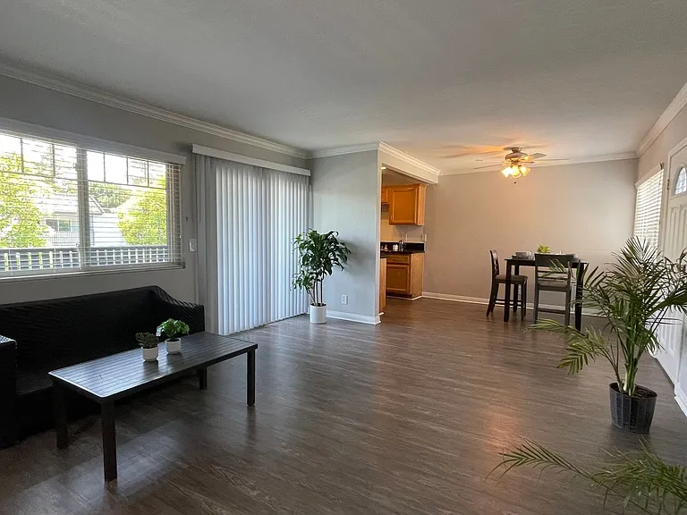 Park Plaza Apartments — Photo 38