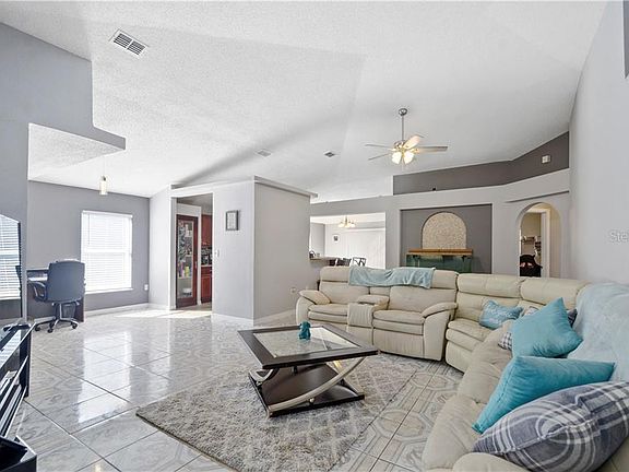 3rd image of 134 Pine Isle Dr