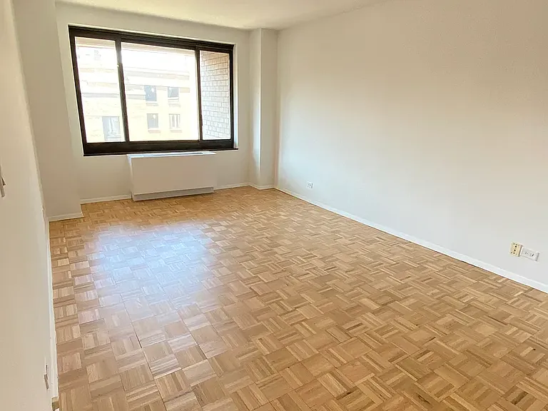 200 Rector Pl #9C — Photo 11
