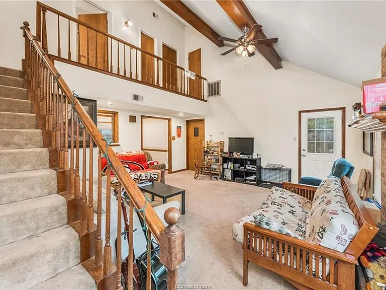 1203 Hardwood Ln — Photo 2