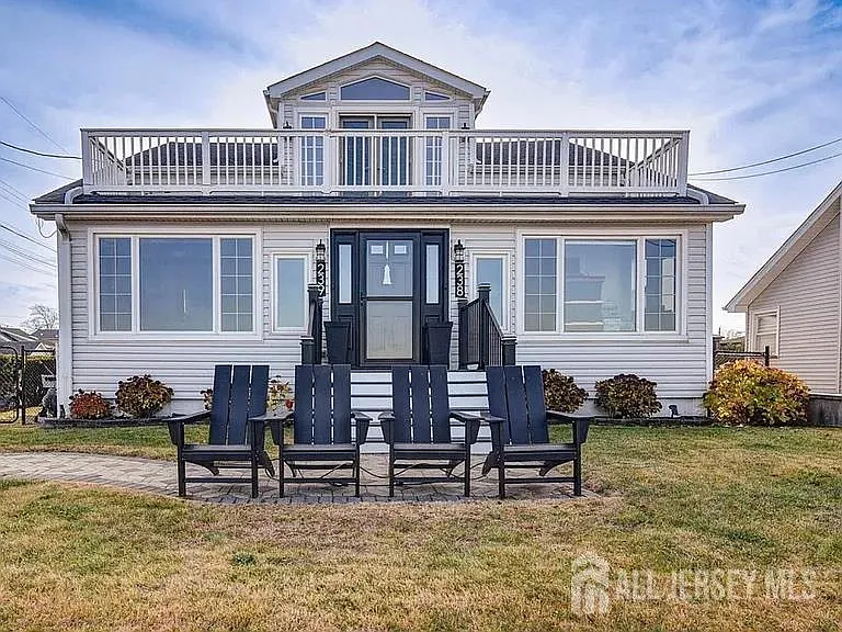 238 Shoreland Cir — Photo 1