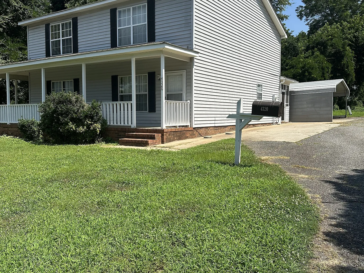 2 bed, 1.5 bath, 1250 sqft, $1,300 — Photo 2