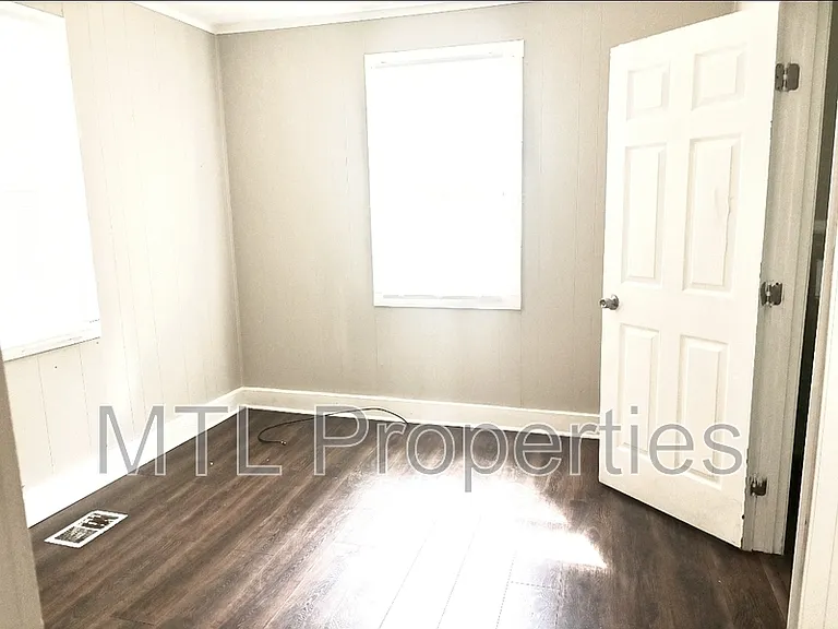 2239 Center St — Photo 4