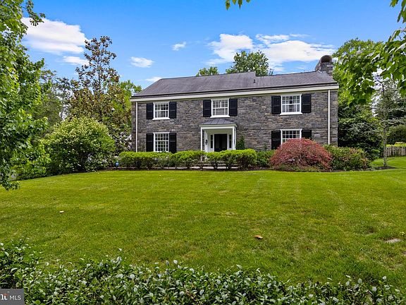 3rd image of 400 Meadowbrook Ave