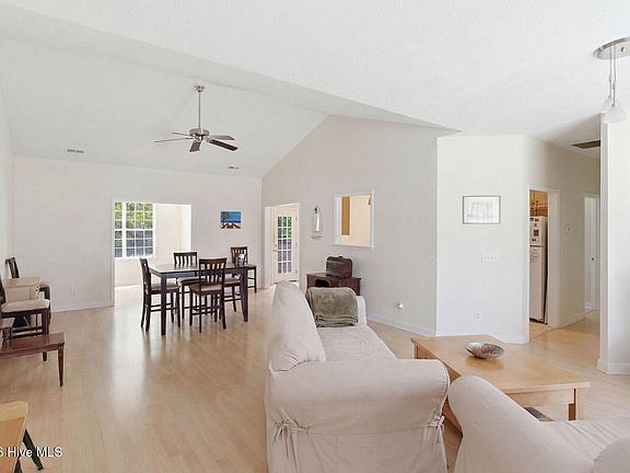 2nd image of 714 E Pipers Glen
