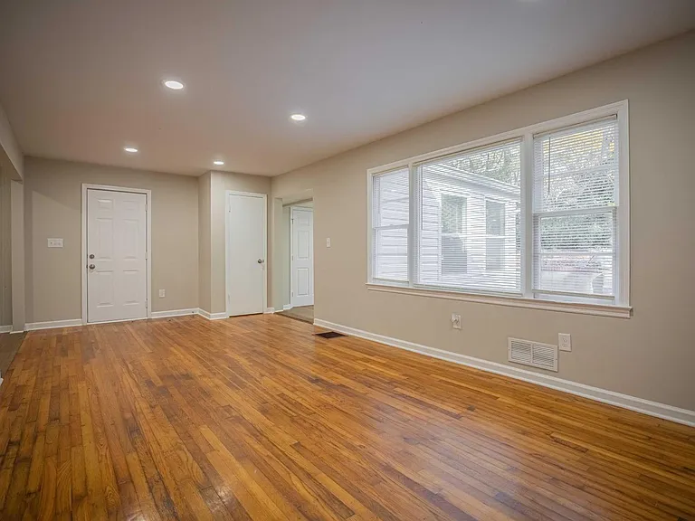 230 Habersham Dr — Photo 14