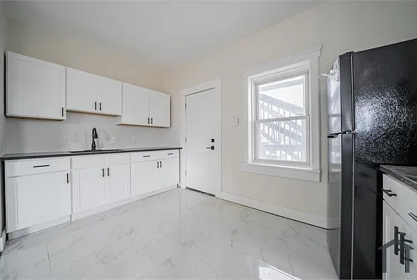 3 bed, 970 sqft, $1,600 — Photo 3