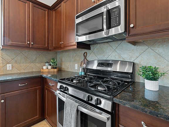 5th image of 12015 Kincardine Way
