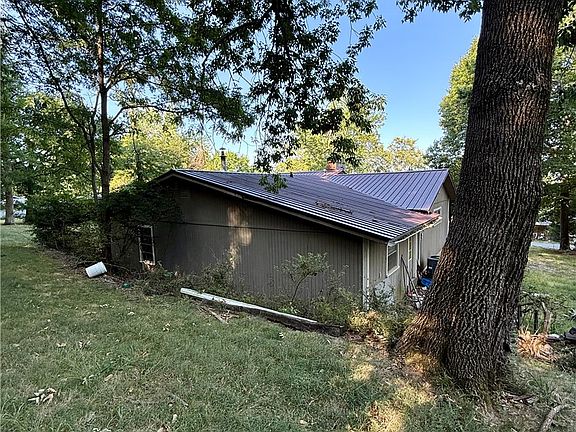 5th image of 36 S Redbud Ave