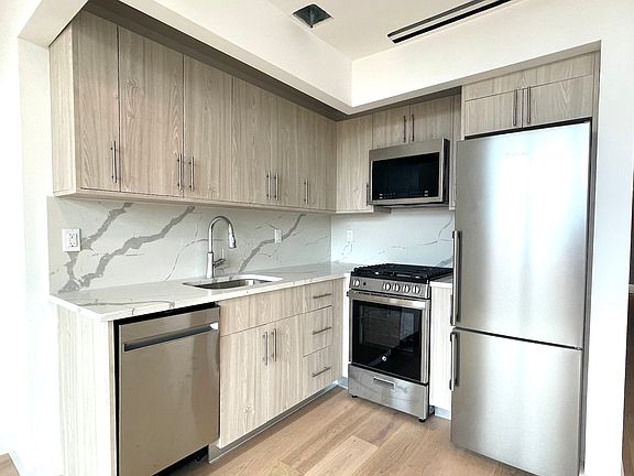 3rd image of 1516 Park Ave #3F