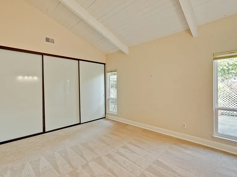 4271 Ponce Dr — Photo 11