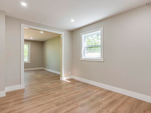 5th image of 982 Pickering Ln