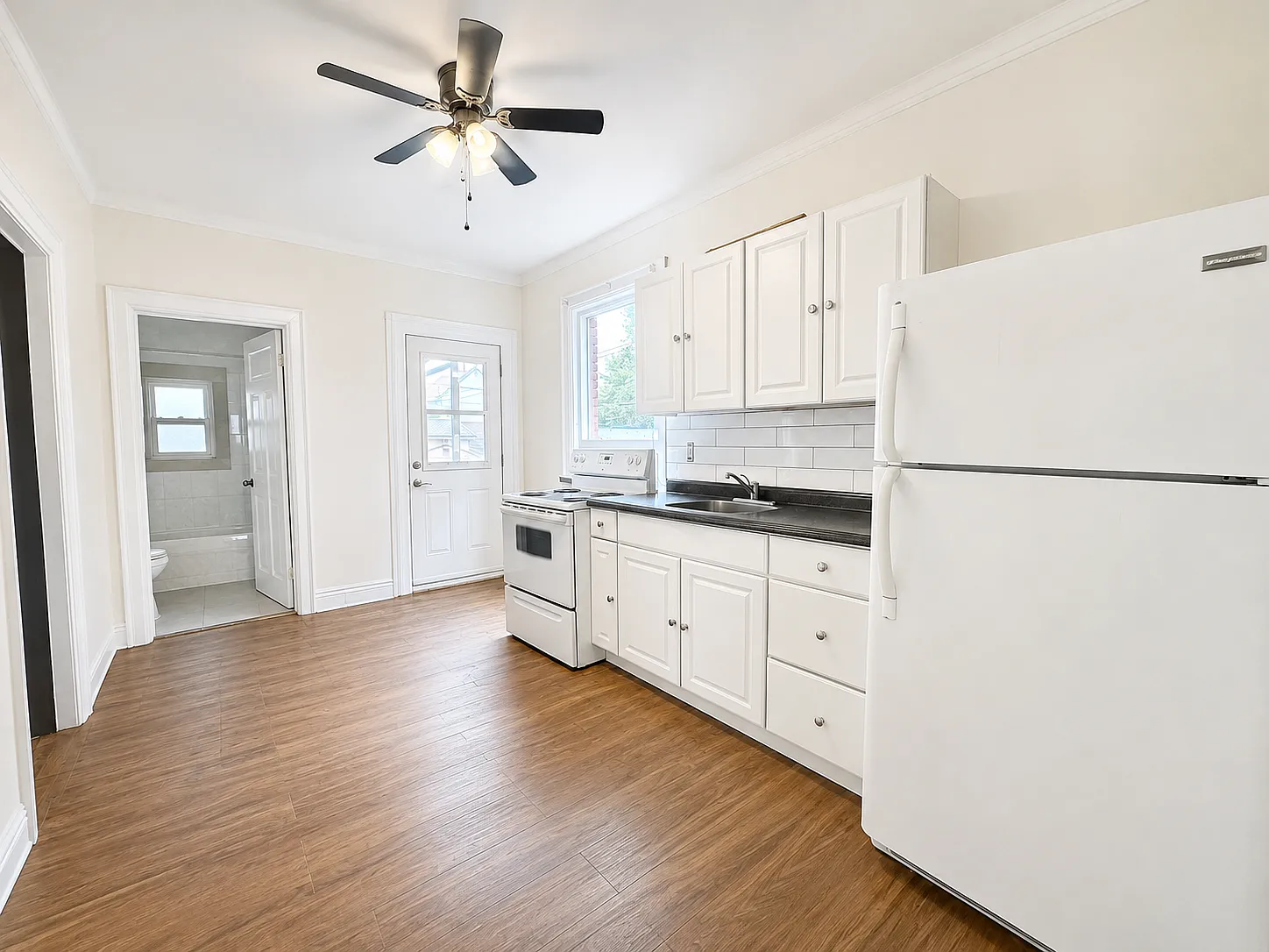 108 Kensington Ave N — Photo 4
