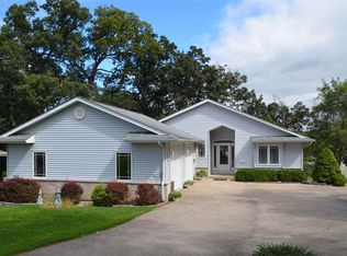 11 Delburne Dr, Davis, IL 61019