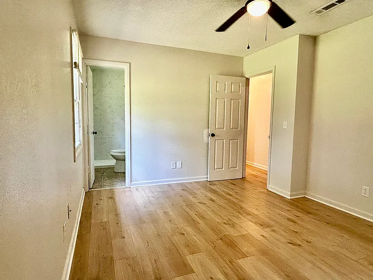 106 Deerfield Dr — Photo 9