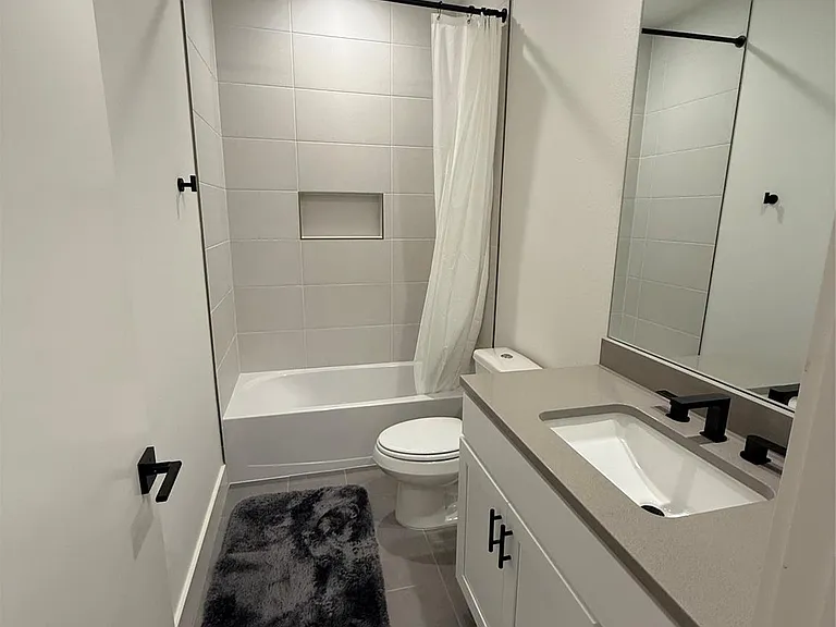 3009 Hibiscus Pl #D — Photo 4