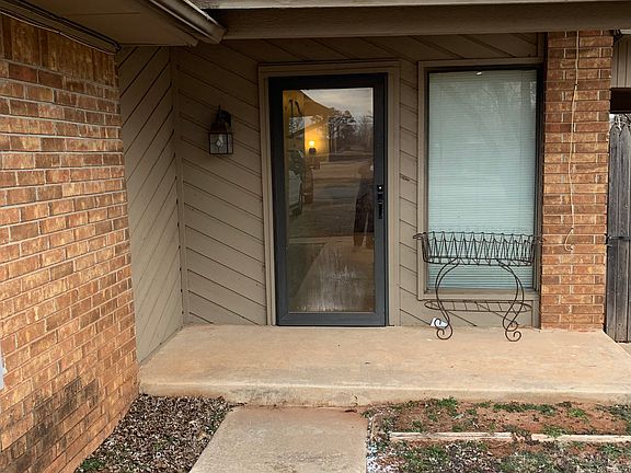 4th image of 1719 E Longview Ln