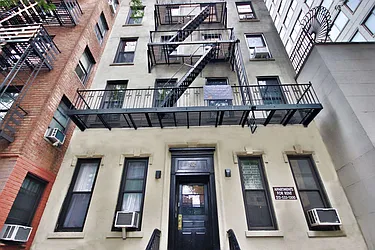 206 East 70th Street in Lenox Hill