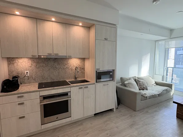 470 Front St W, Toronto, ON