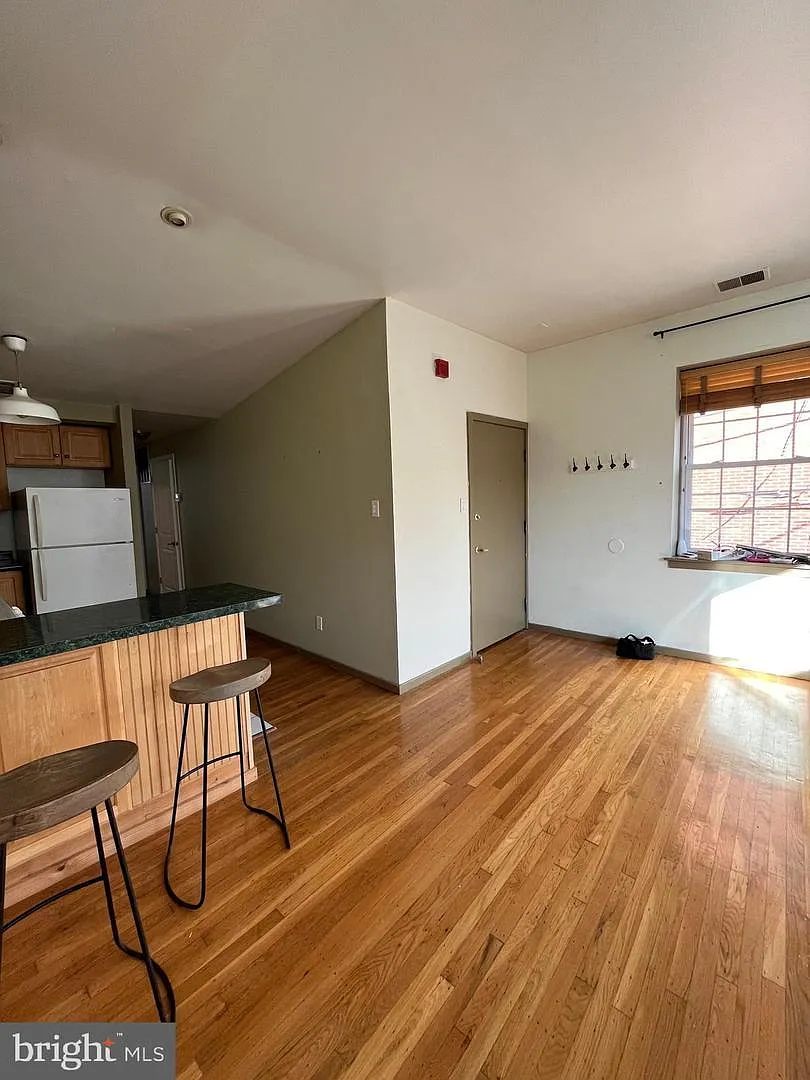 1 bed, 700 sqft, $1,950 — Photo 2