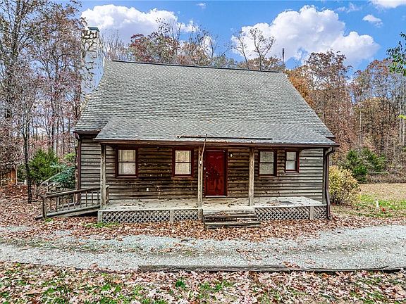 3rd image of 2610 Farmington Ln