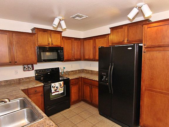 3rd image of 1223 W Wilson Ave