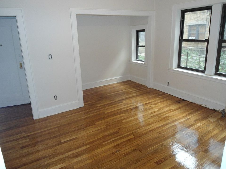 1st image of 2052 31st St #B2