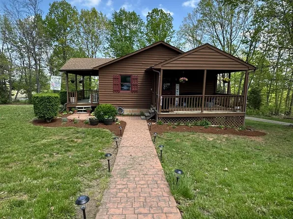 1524 Austins Rd, Gladstone, VA 24553