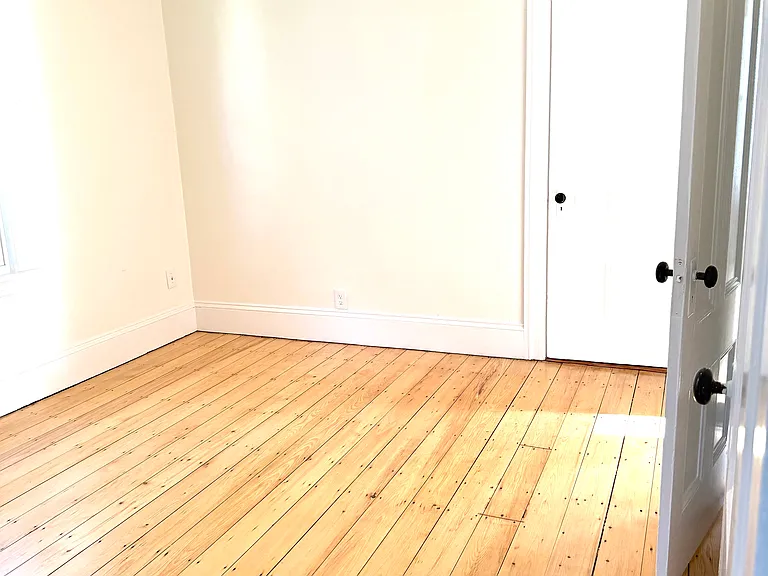 8 Poplar St — Photo 6