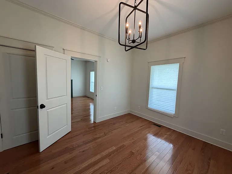 710 Carson St — Photo 12