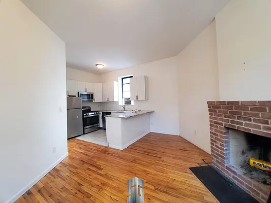 Rented by Skyline Group Real Estate | media 9