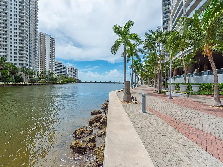 475 Brickell Ave — Photo 3