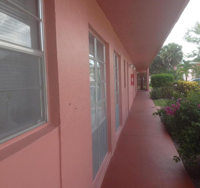 1st image of 10 Golfs Edge APT D